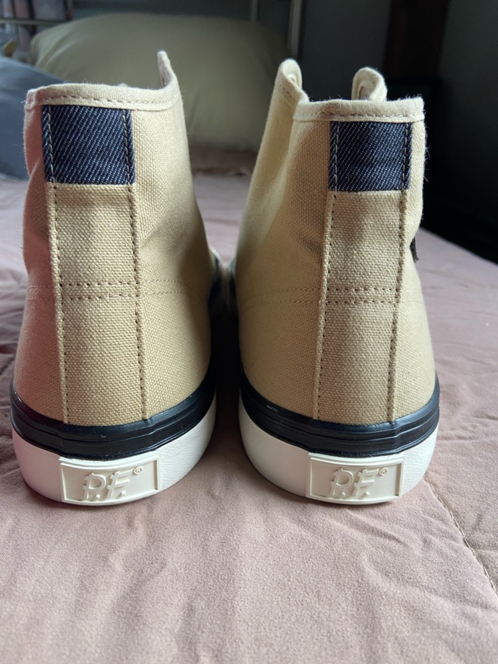 🏷️ P.F. Flyers Men's Tan Canvas High-Top Sneakers with Black Trim BNIB - Picture 5 of 9